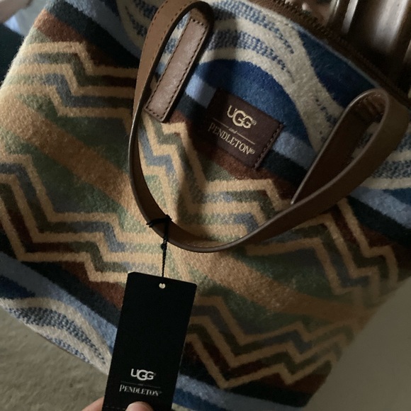 UGG PANDLETON SATCHEL - Picture 7 of 8